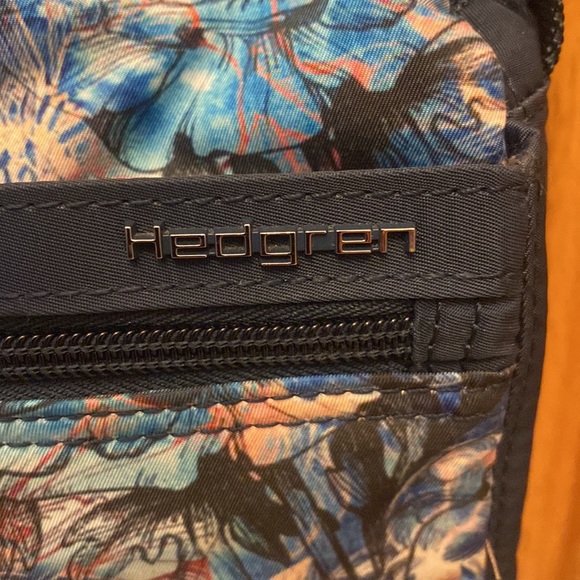 Hedgren RFID protected multicolor nylon crossbody with adjustable strap - Picture 2 of 12